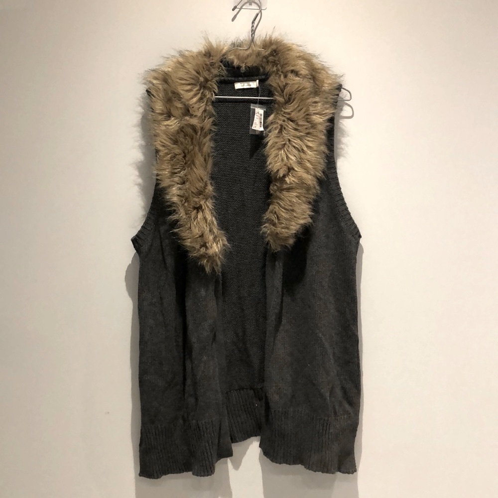 🌸 NWT Reitmans cardigan vest size X2